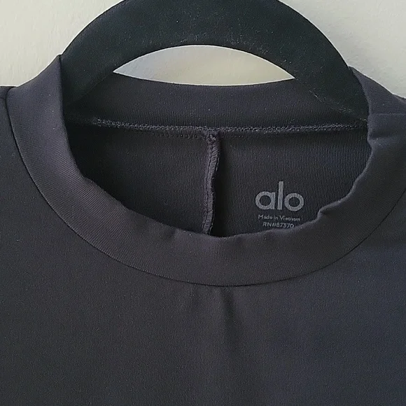 Alo Yoga Bandage Tribe Long Sleeve Top M Black - Picture 13 of 13